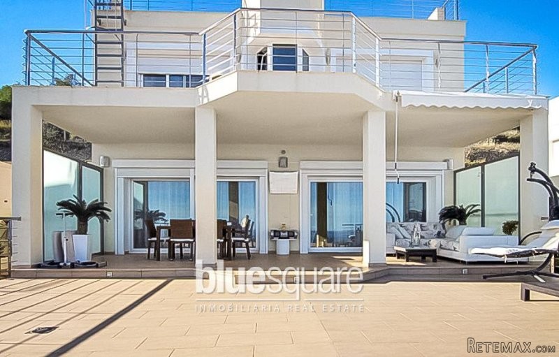 Luxury 4-Bedroom villa with stunning..