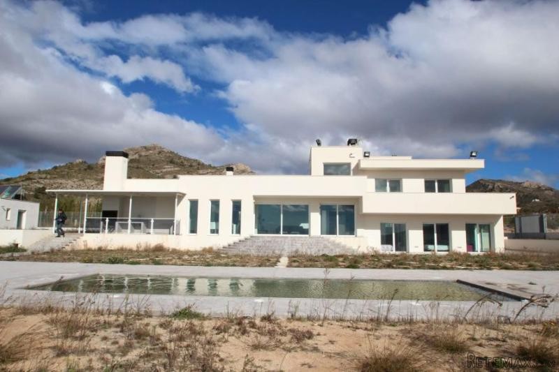 Impressive Villa in Sax 25 mins to..