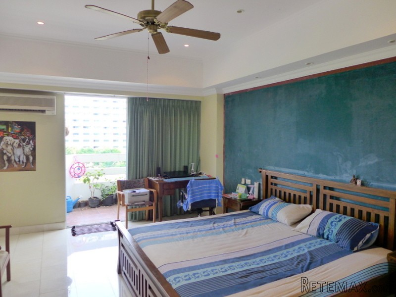 Jomtien Condotel: 1 bedroom beachfront.. - 2