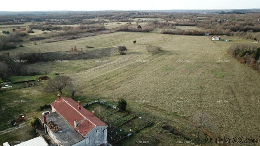 Prodaje se zemljište, površine 32900 m2, u okolici Barbana