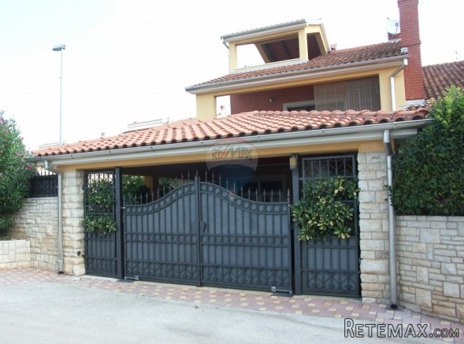 Pula, Šijana, kuća sa bazenom 542m2