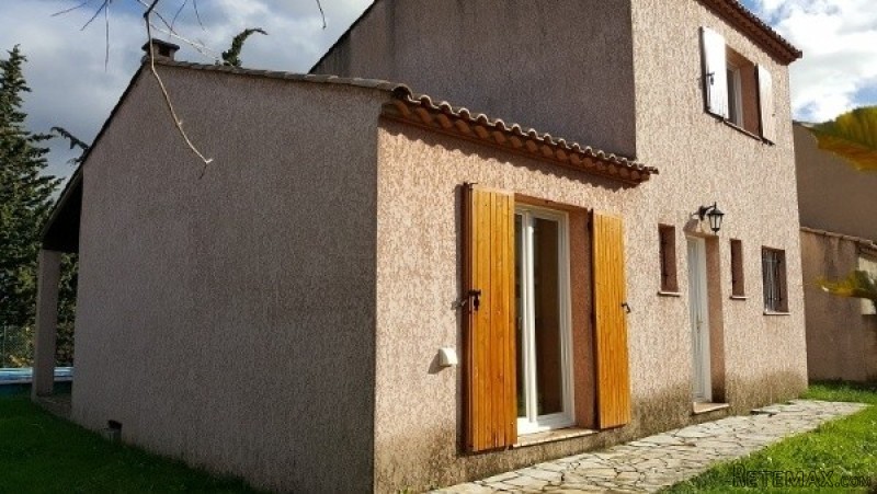 Villa In Very Good Condition With 80 M2..