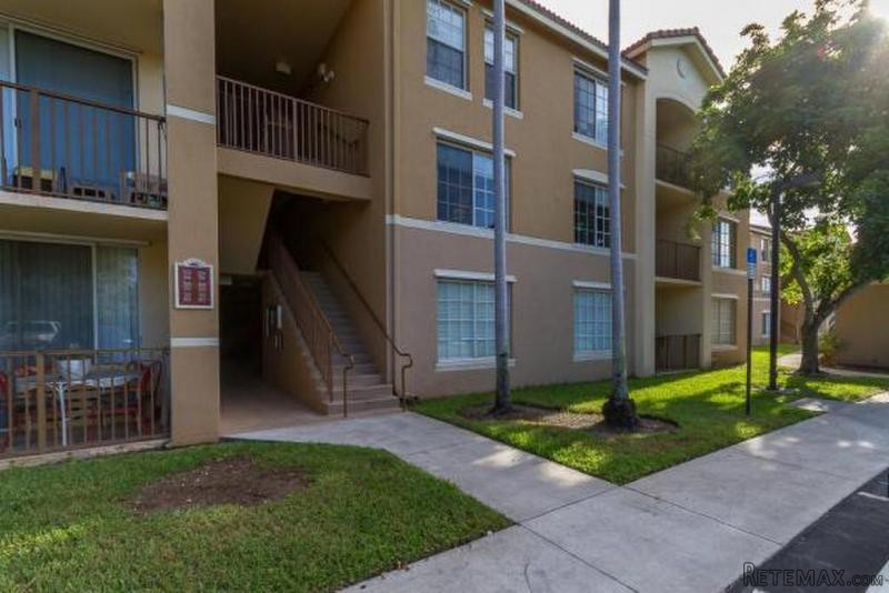 920 Villa Circle, Boynton Beach, FL -..