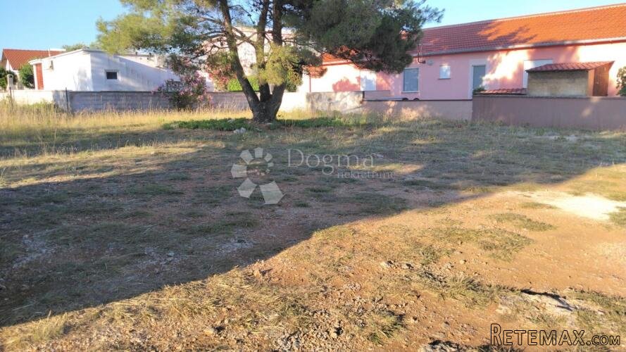 GRAĐEVINSKO ZEMLJIŠTE 1199 m² – Otok Vir (Izvrsna investicij