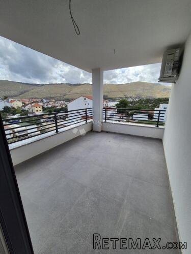 Grebaštica - jednosoban stan na 2 katu sa pogledom na more S - 2