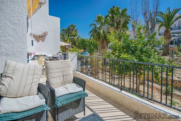 This townhouse is located in a quiet residential area in la.. - 2
