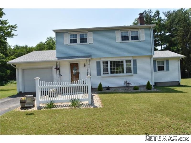 3 Bedrooms - Colonial - CT - For Sale