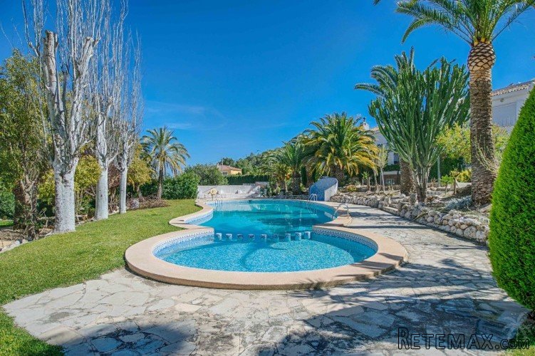 This townhouse is located in a quiet residential area in la.. - 5