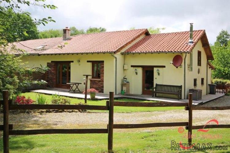 Chéronnac (Haute Vienne) - Immaculate two bedroom house in..