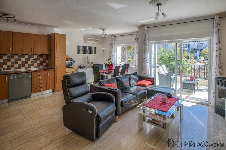 This townhouse is located in a quiet residential area in la.. - 6