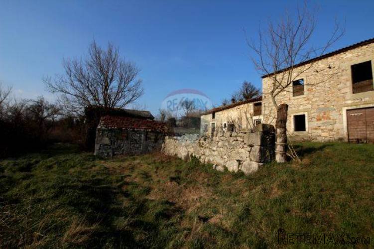 Veliko imanje s više objekata - 4