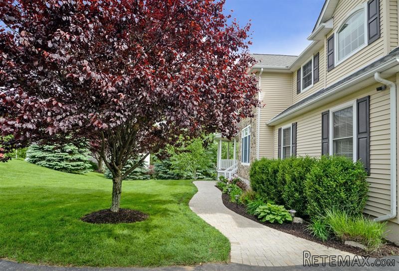 4 bedroom House For Sale: 14 Hunter Ln.. - 2
