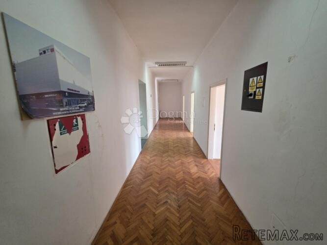 Najam uredskog prostora cca 298m² - 8 ureda, spremište