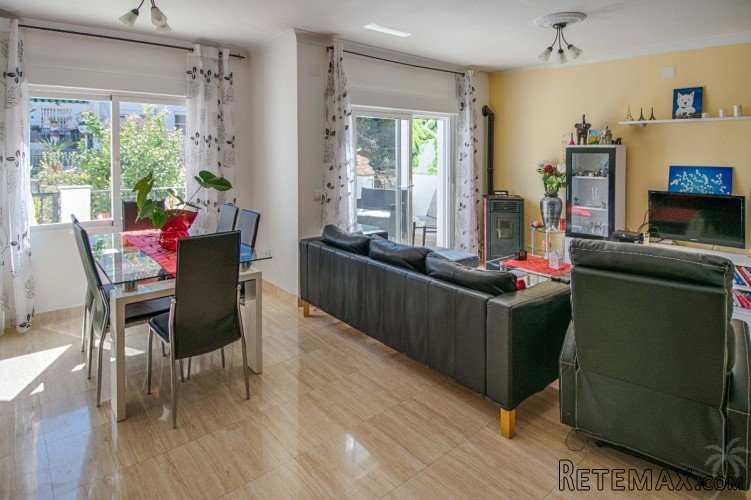 This townhouse is located in a quiet residential area in la.. - 7