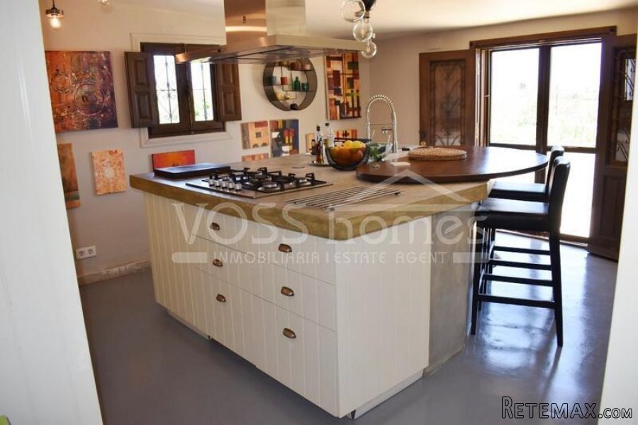 NEW & EXCLUSIVE LISTING FOR VOSS HOMES - A large.. - 2