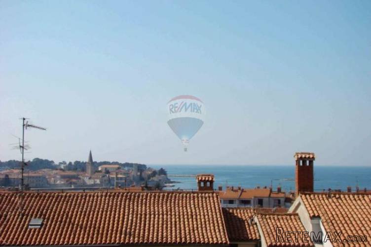 POREČ - Prostran stan sa prekrasnim pogledom