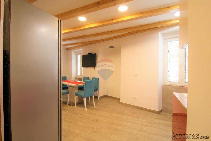 Rovinj,novorenovirani stan na top lokaciji u Careri,60m2,1.k - 3