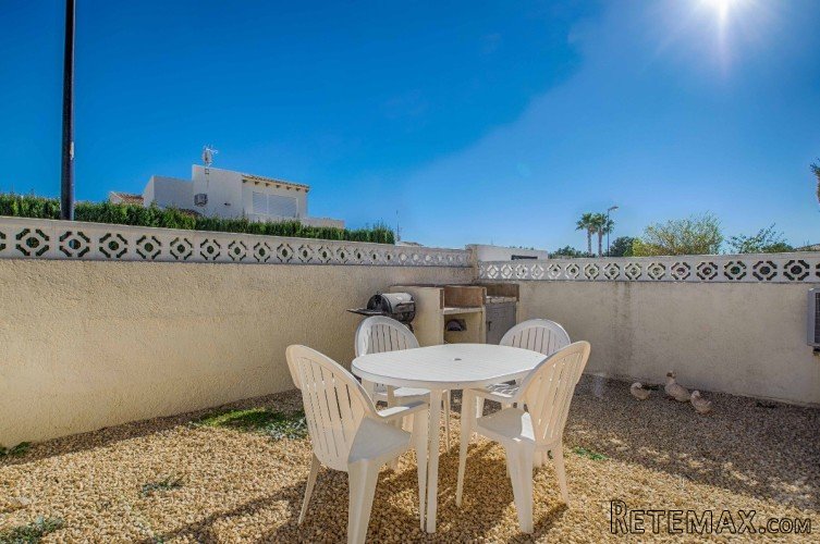 This cosy two-storey townhouse is located in a quiet.. - 3