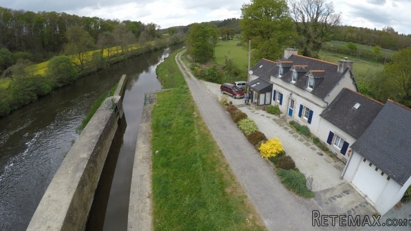 3 Bedroom Detached Lock Keepers Cottage - 2