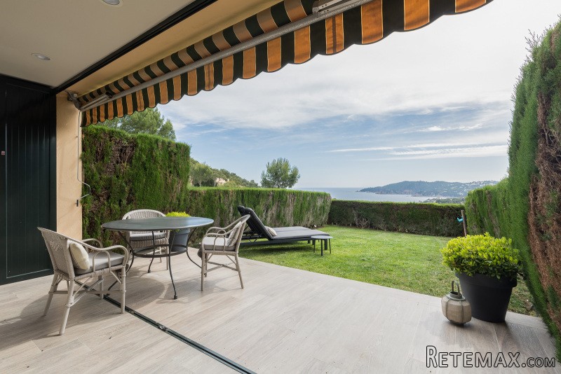 Semi-detached house for sale with sea..