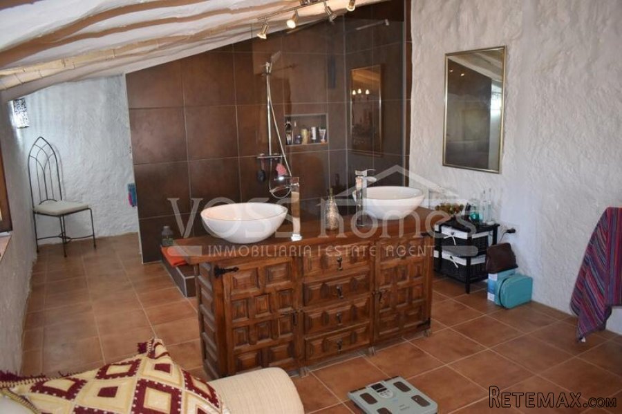 NEW & EXCLUSIVE LISTING FOR VOSS HOMES - A large.. - 5