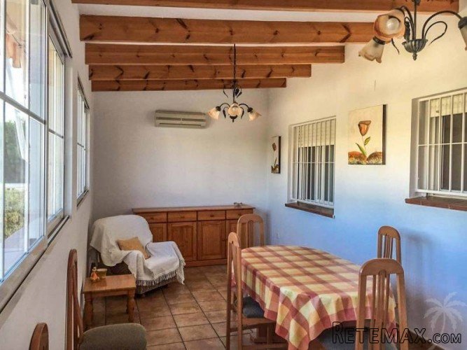 This cosy two-storey townhouse is located in a quiet.. - 5