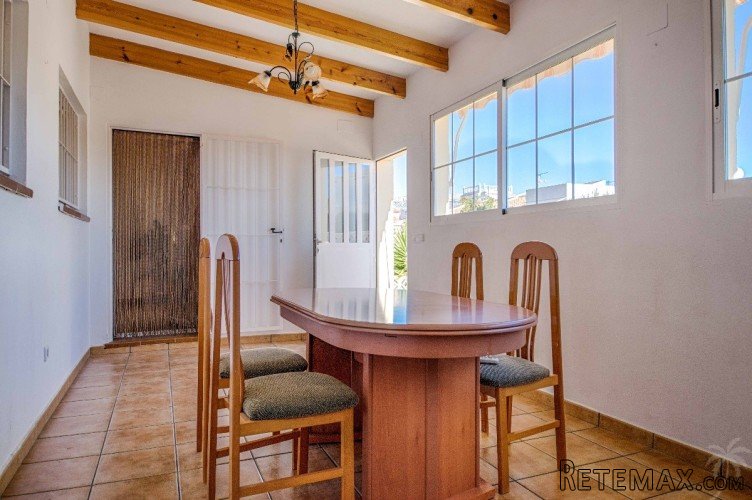 This cosy two-storey townhouse is located in a quiet.. - 6