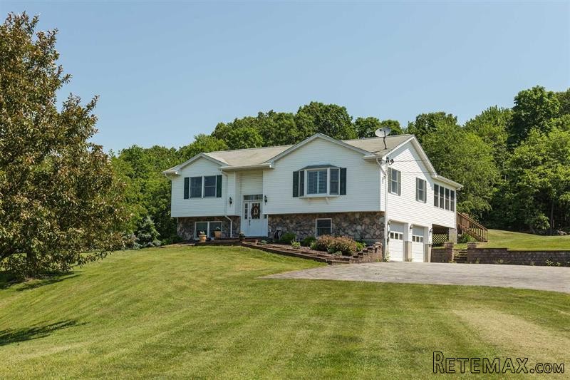 3 bedroom House For Sale: 61 Macks Lane..