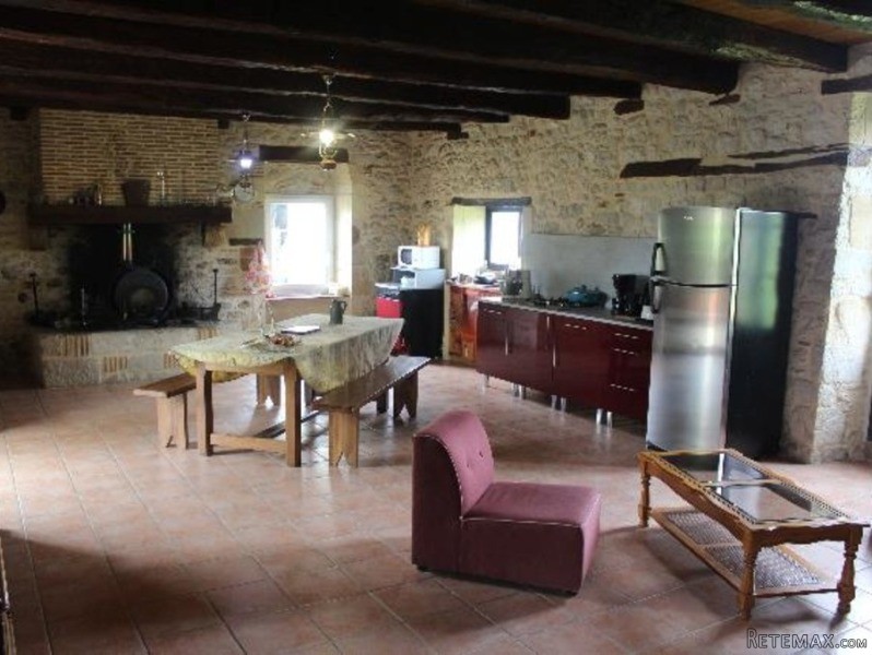 Beautiful Stone Property Set On 25.. - 2