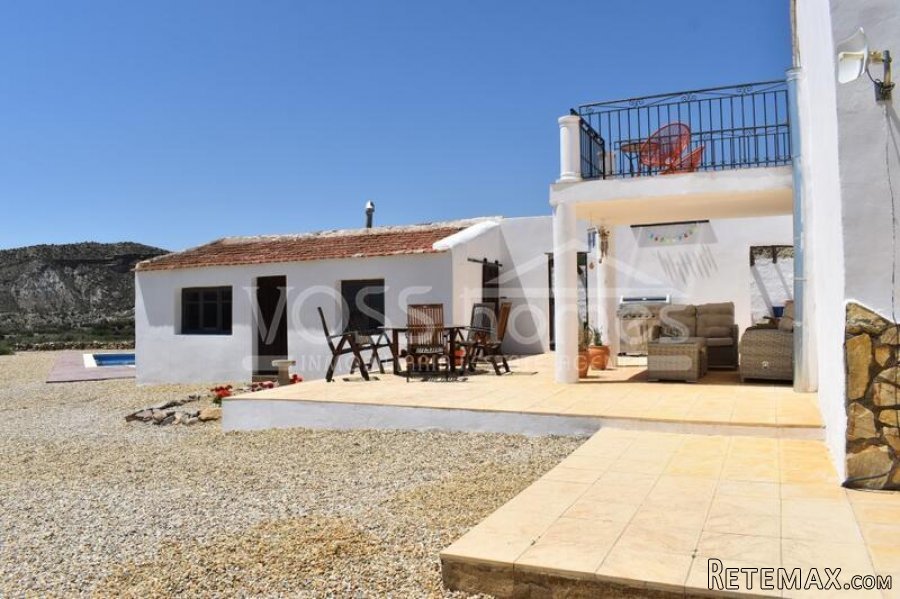 NEW & EXCLUSIVE LISTING FOR VOSS HOMES - A large.. - 9
