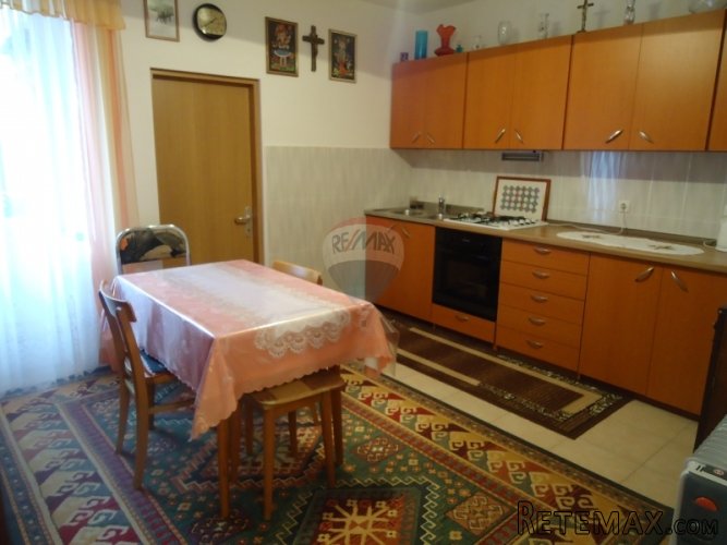CENTAR, STAN SA POGLEDOM NA ARENU - 3