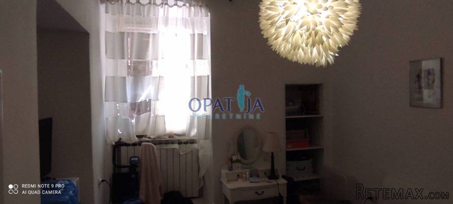 Volosko - stan s pogledom u prizemlju, s drvarnicom
