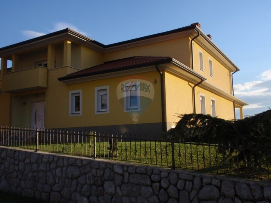 MATULJI - vila sa prekrasnim pogledom, velika okućnica - 2