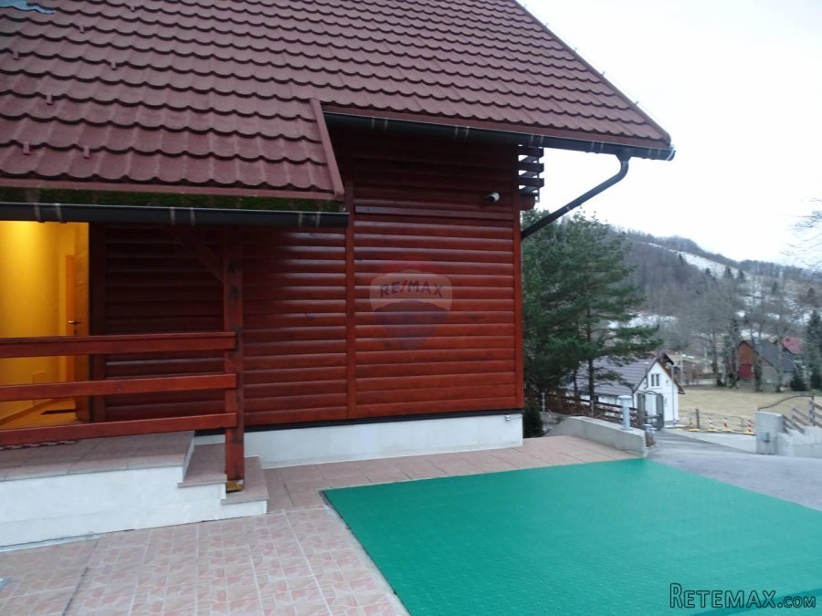 Prekrasna brvnara sa bazenom - 2