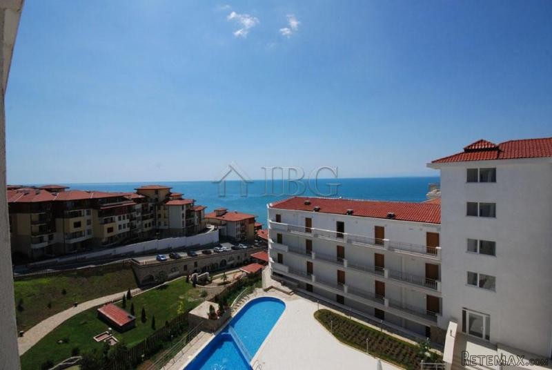 1-bedroom apartment with sea views..
