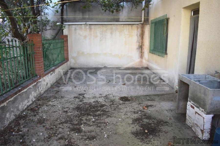 A 3 bedroom, 1 bathroom village house of 98m2 with garage.. - 13