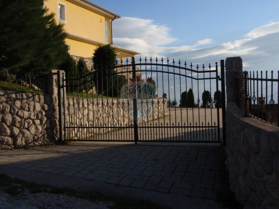 MATULJI - vila sa prekrasnim pogledom, velika okućnica - 3