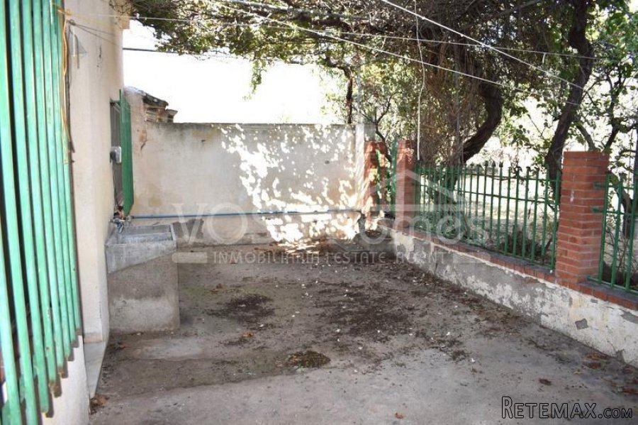 A 3 bedroom, 1 bathroom village house of 98m2 with garage.. - 14