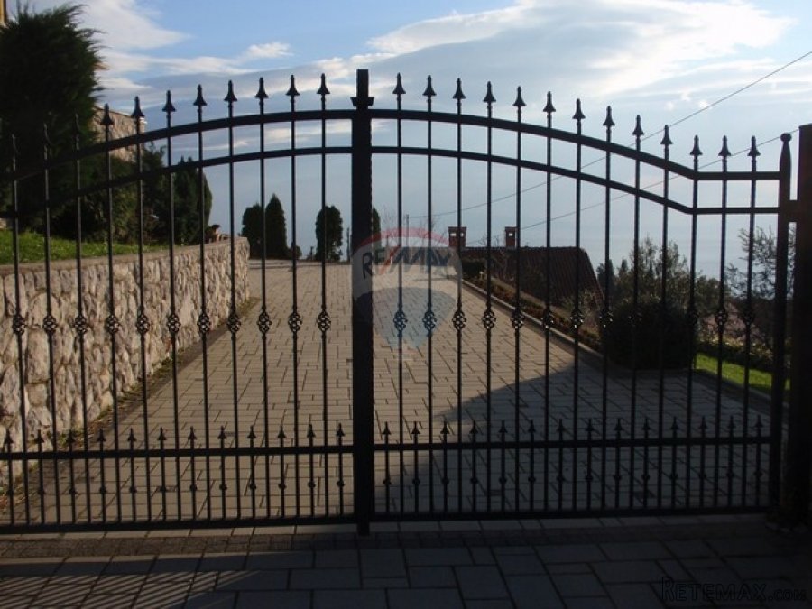 MATULJI - vila sa prekrasnim pogledom, velika okućnica - 4