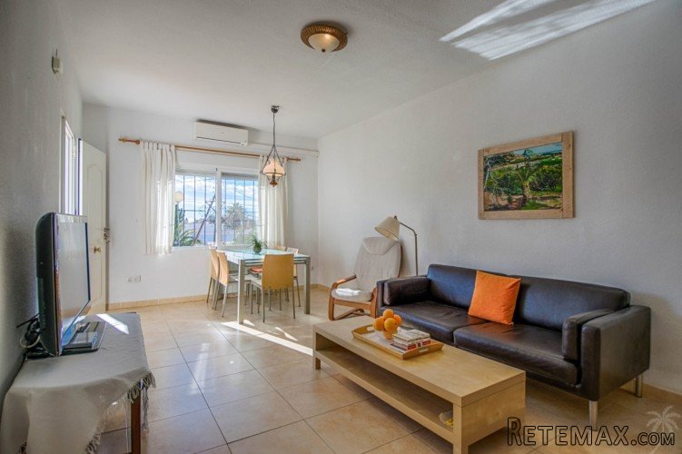 This cosy semi-detached villa is located in a cul-de sac in.. - 5