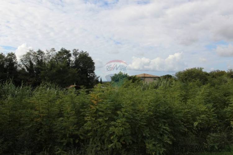 Predivan teren s pogledom na more