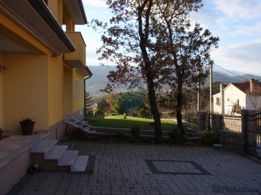 MATULJI - vila sa prekrasnim pogledom, velika okućnica - 7
