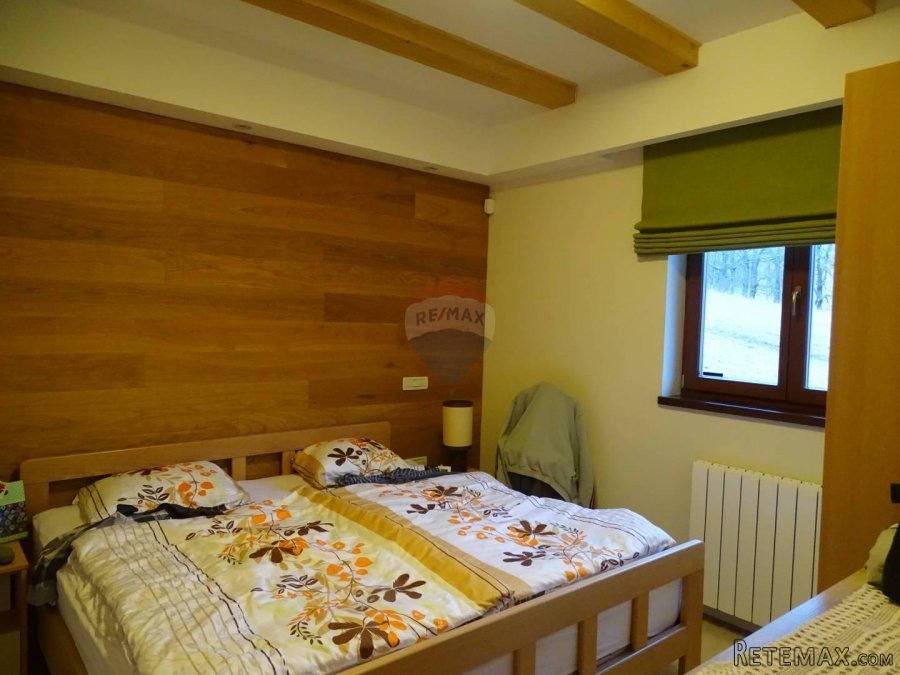 Prekrasna brvnara sa bazenom - 8