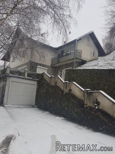 Prodajem kucu u Starim Banovcima