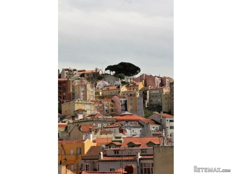 T2 Lisbon Apartment for Sale in Arroios..