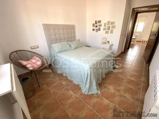 A Lovely & spacious 192m2, recently renovated, 4 bed, 2.. - 19