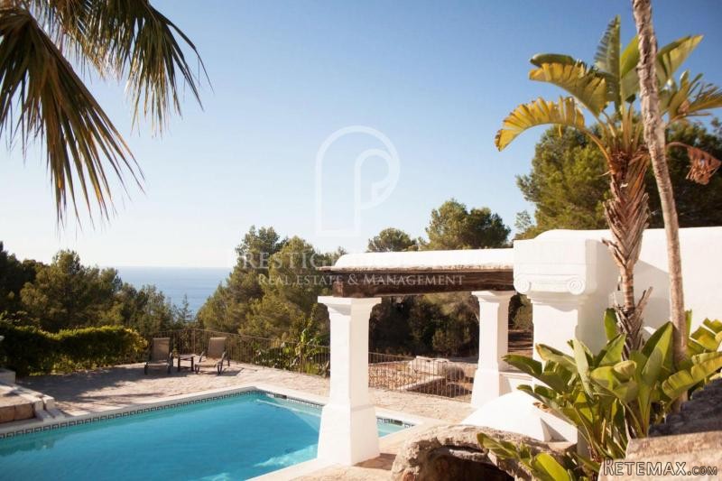 Charming property in the north with sea..