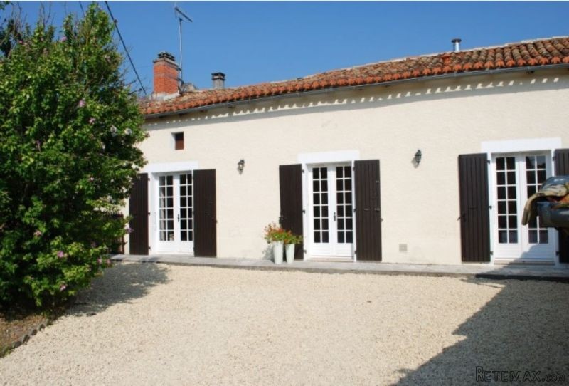 3 Bedroom Single Storey House Near All..