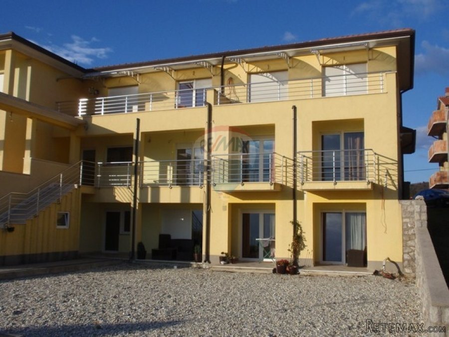 MATULJI - vila sa prekrasnim pogledom, velika okućnica - 10