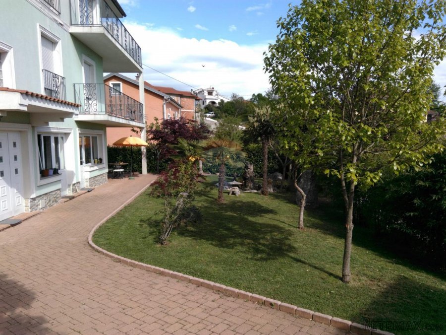 KASTAV - samostojeća kuća s 2 stana, okućnica, garaža - 2